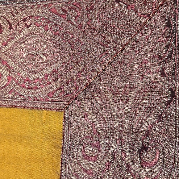 CRATE & BARREL FLORENTINE PLACE MATS . SET OF 4. - Picture 10 of 10